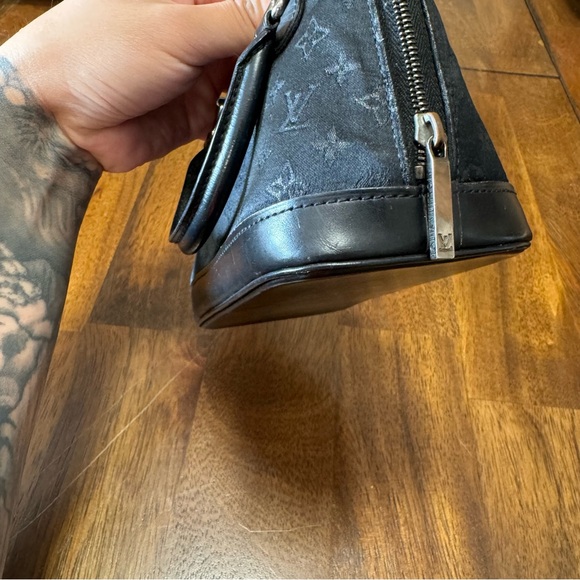 Louis Vuitton Satin Alma - Picture 8 of 16